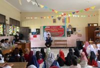 Salah satu mahasiswa KKN tausiyah memperingati Hari Santri Nasional 2025