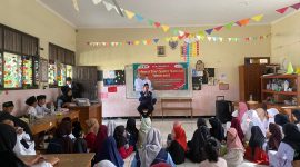 Salah satu mahasiswa KKN tausiyah memperingati Hari Santri Nasional 2025