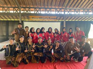 Mahasiswa KKN UPGRIS Kelompok 20 Ikuti Kegiatan Pasar Kuliner Minggu Pon di Embung Sebligo Lerep