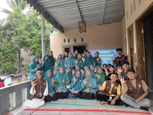 Mahasiswa KKN UPGRIS Gelar Sosialisasi Penggunaan Gadget Bersama Ibu-Ibu PKK di RW 5 Kaligawe