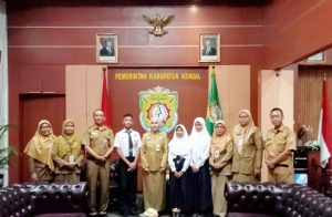 Bupati Kendal Berikan Apresiasi kepada Guru dan Siswa SMPN 2 Cepiring, Pemecah Rekor Muri