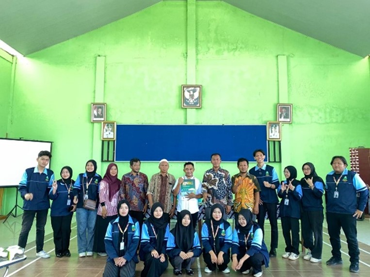 Penyerahan Mahasiswa KKN Reguler ke-85 Posko 32 di Balai Desa Margosari