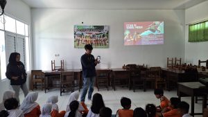 KKN UPGRIS Kelompok 38 Tanamkan Etika Bermedia Sosial Sejak Dini di SDN 01 Watuagung
