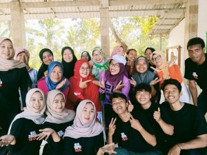 KKN UPGRIS Kelompok 38 Ajak Warga Desa Watuagung Hidup Sehat Lewat Senam Pagi Bersama