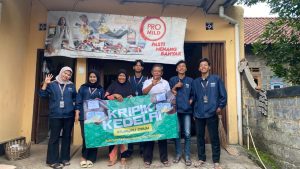 KKN UPGRIS Kelompok 38 Bantu Promosikan UMKM Desa Watuagung Lewat Pembuatan Banner Usaha