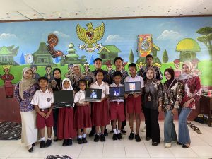 Mahasiswa KKN UPGRIS Kelompok 38 Latih Siswa SDN 01 Watuagung Gunakan Komputer dan Aplikasi Dasar