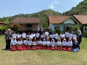 KKN UPGRIS Kelompok 38 Kenalkan Pembelajaran Coding SD di SDN 01 Watuagung untuk Asah Logika Siswa