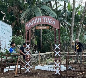 KKN Tematik UPGRIS Kelompok 34 Kembangkan Taman TOGA untuk Pemberdayaan Masyarakat Desa Gondoriyo