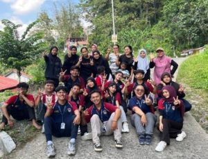 Mahasiswa KKN UPGRIS Ajak Ibu-Ibu RT 2 Kaligawe Kelurahan Susukan Hidup Sehat Lewat Senam Bersama