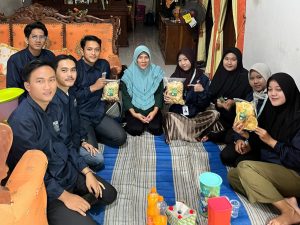 Mahasiswa KKN UPGRIS Kelompok 30 Rebranding UMKM Kripyk-Q, Dorong Inovasi dan Kemandirian Ekonomi Desa