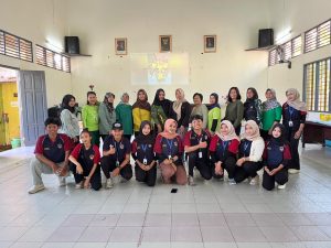 Warga Desa Delik dan Mahasiswa KKN UPGRIS Kompak Gelar Senam Sehat