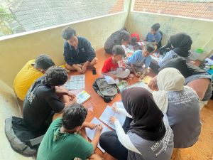 Mahasiswa KKN UPGRIS Kelompok 20 Laksanakan Program Bimbingan Belajar Bersama Anak-Anak Sekitar Posko