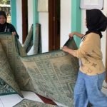 Mahasiswa KKN UIN Walisongo Gelar Aksi Bersih-Bersih Masjid di Desa Leban