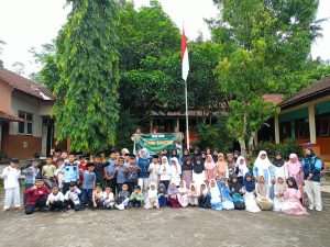 Mahasiswa KKN UIN Walisongo dan SDN 01 Banyuringin Semarakkan Hari Santri 2025 dengan Pawai Kebersamaan