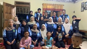 Mahasiswa KKN UIN Walisongo Posko 10 Wujudkan Semangat Religi dengan Ziarah dan Silaturahmi di Desa Trayu