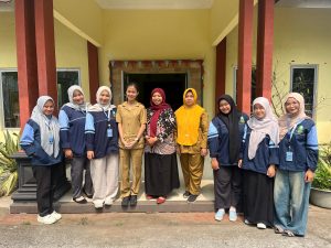 Mahasiswa KKN UIN Walisongo Posko 35 Berkolaborasi dengan Tenaga Kesehatan Desa Limbangan Dukung Imunisasi Balita