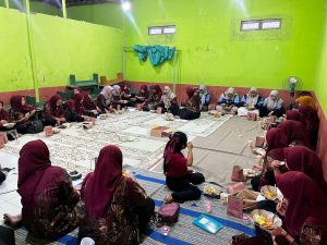 Mahasiswa KKN UIN Walisongo Posko 35 Ikut Serta dalam Pertemuan Rutin Kader Posyandu Desa Limbangan