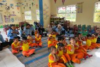 Mahasiswa KKN UIN Walisongo Semarang Posko 25 memberikan edukasi ringan kepada anak-anak TK Dharma Rini
