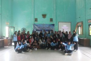 Tingkatkan Kesehatan dan Solidaritas Warga, KKN UIN Walisongo Desa Banyuringin Gelar Senam Bersama Ibu-ibu PKK dan Lansia