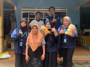 Mahasiswa KKN Posko 24 UIN Walisongo Lakukan Survei dan Pendampingan UMKM Keripik Lokal