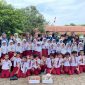 Foto bersama Mahasiswa KKN Reguler Angkatan 85 Posko 05 UIN Walisongo Semarang dan siswa SD Negeri 1 Cacaban, Kecamatan Singorojo, Kabupaten Kendal.