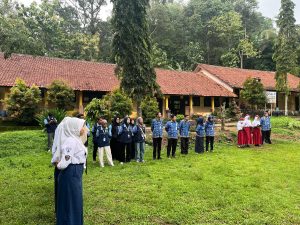Semangat Sumpah Pemuda: Mahasiswa KKN UIN Walisongo Ikut Serta dalam Kegiatan Upacara di Dua Sekolah, Tekankan Nilai Kedisiplinan