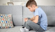 Cara Mengajarkan Anak Disiplin Waktu dengan Gadget