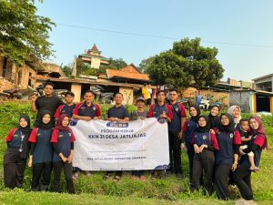 Mahasiswa KKN Kelompok 31 UPGRIS Laksanakan Penanaman Bibit Pohon di Desa Jatijajar