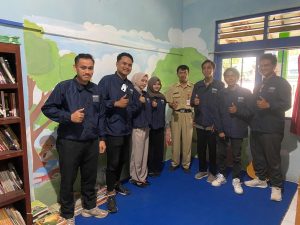 Mahasiswa KKN Kelompok 31 UPGRIS Wujudkan Pojok Baca di SDN 2 Jatijajar