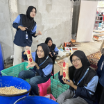 Mahasiswa KKN Posko 33 UIN Walisongo Bantu Promosi UMKM Tempe Pagertoyo Lewat Video Digital