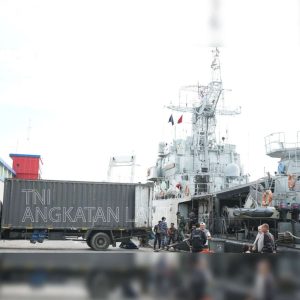 TNI AL Kerahkan Empat KRI untuk Percepat Distribusi Bantuan ke Wilayah Bencana di Sumatra