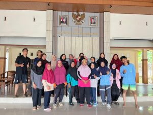 Mahasiswa KKN UIN Walisongo Ajak Lansia Desa Ngareanak Hidup Sehat Lewat Senam Pagi