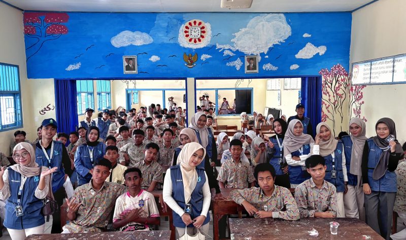 Mahasiswa KKN UIN Walisongo Semarang Posko 14 bersama seluruh peserta dalam kegiatan sosialisasi Gema Cerlang (Generasi Aman dan Cemerlang) di SMA Muhammadiyah 2 Boja, Kendal