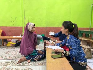 Mahasiswa KKN UIN Walisongo Posko 35 Ikut Sukseskan Kegiatan Posyandu Lansia dan ILP di Desa Limbangan