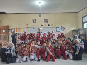 Mahasiswa KKN UIN Walisongo Sosialisasikan Pemanfaatan AI di SDN 1 Kliris