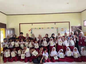 Mahasiswa KKN UIN Walisongo Terapkan Pembelajaran Berbasis Alam Lewat Pelatihan Ecoprint di SDN Karangmanggis