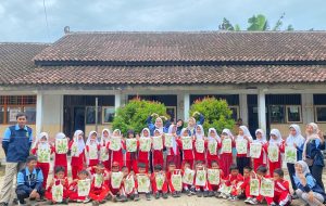 Mahasiswa KKN UIN Walisongo Adakan Kegiatan Ecoprint Untuk Asah Kreativitas Siswa di SD N 1 Meteseh