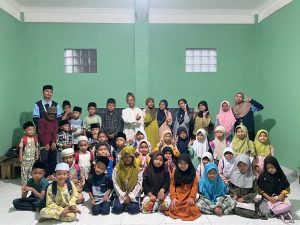 Mahasiswa KKN Posko 22 Bangun Semangat Belajar Santri TPQ di Desa Ngabean