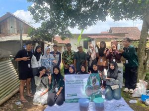 Mahasiswa KKN Posko 16 UIN Walisongo Gelar Pelatihan Pengolahan Limbah Peternakan menjadi Pupuk Cair Organik di Desa Karangmanggis