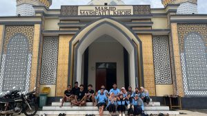 Kolaborasi Inspiratif: KKN Posko 22 dan Arbiter Wujudkan Masjid yang Bersih dan Nyaman