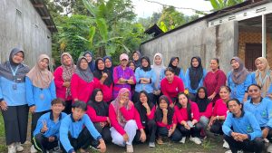 Mahasiswa UIN Walisongo Ikuti Senam Sehat Minggu Pagi Bersama Ibu-Ibu Dusun Ngelimut