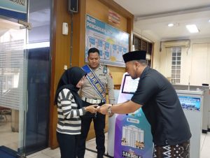 Aturan Berbusana di Jateng Angkat Penjualan Batik dan Sarung, Layanan Tetap Lancar