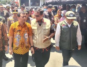 Pemprov Jateng Kirim Bantuan Darat ke Sumbar, Enam Truk Logistik dan Relawan Siap Bergerak