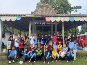 Mahasiswa KKN Reguler 85 Posko 12 Ajak Lansia Desa Bebengan Ikuti Senam Sehat Mingguan