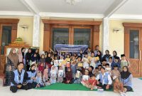 Para santri bersama mahasiswa KKN Posko 33 UIN Walisongo Semarang dalam Festival Santri Cilik di Madrasah Diniyah Takmiliyah Ula NU 13 Walisongo Pagertoyo.