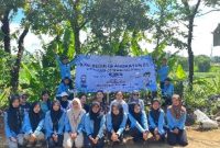 Mahasiswa KKN UIN Walisongo bersama ibu-ibu PKK Dusun Krajan, Desa Kedungsari gelar penanaman tanaman obat keluarga pada Minggu, 2 November 2025.