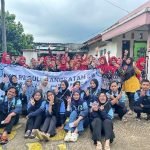 Mahasiswa KKN UIN Walisongo Ajak Ibu-Ibu PKK Kedungsari Bikin Lilin Aromaterapi