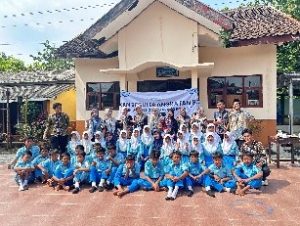 Kenalkan Sains Interaktif, Mahasiswa KKN UIN Walisongo Gelar Enam Eksperimen Sederhana di SDN 1 Kedungsari