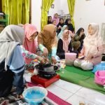 Mahasiswa KKN UIN Walisongo dan Ibu Fatayat Ubah Jelantah Jadi Lilin Aromaterapi Ramah Lingkungan