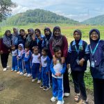 Mahasiswa KKN UIN Walisongo Posko 24 Dampingi Anak KB Boegenviel Berikan Edukasi Pengenalan Lingkungan